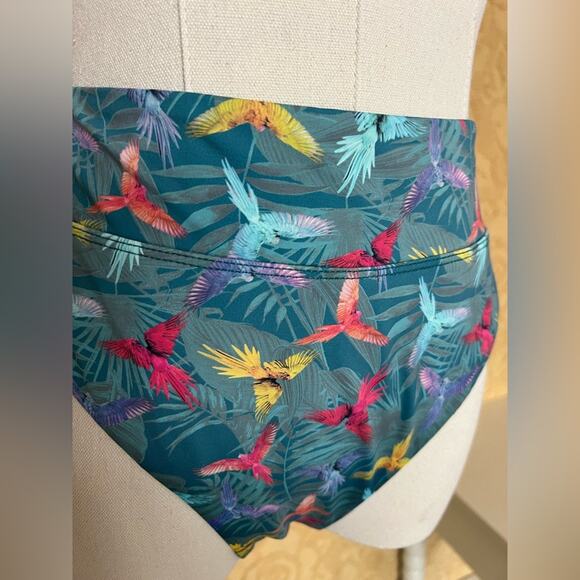 La Vie En Rose Parrot Print High Leg Triangle‎ Bikini Bathing Suit. - Picture 3 of 13